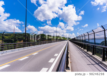 新阿蘇大橋 周辺風景「国道57号線沿いの南阿蘇村立野と、同村河陽をつなぐ全長525mの橋」 新阿蘇大橋 周辺風景「国道57号線沿いの南阿蘇村立野と、同村河陽をつなぐ全長525mの橋」 98246298