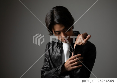男性 98246569