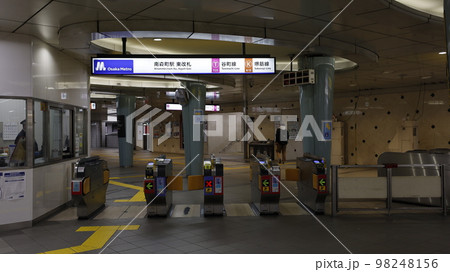大阪メトロの堺筋線、谷町線の南森町駅 98248156