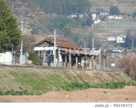 岡山県津山市JR因美線　美作滝尾駅駅舎全景 98248372