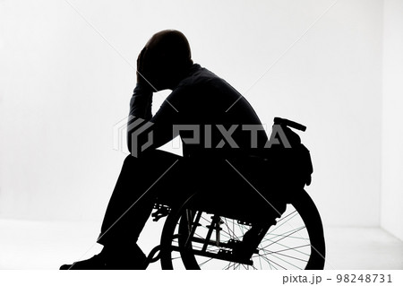 女性 車椅子 女性 車椅子 98248731