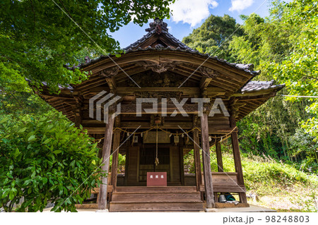 七國神社「小野小町：小野篁に連座してこの地に流された小野良実が本国帰参祈願のため勧請した神社」 98248803