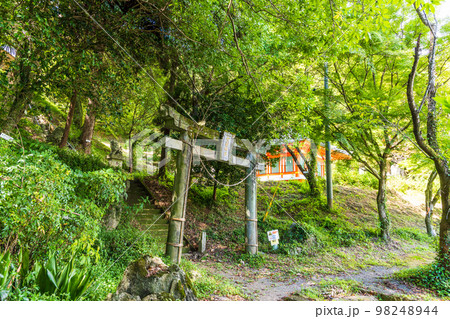 七國神社「小野小町：小野篁に連座してこの地に流された小野良実が本国帰参祈願のため勧請した神社」 98248944