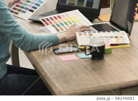 女性クリエイターイメージ 98249081