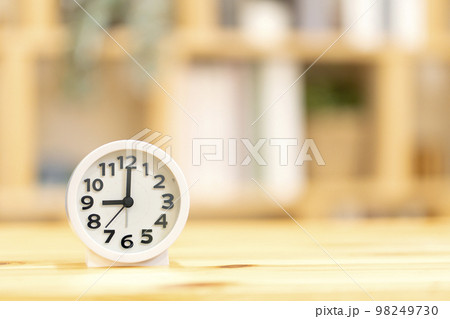 時計　時間　9時　21時　9：00　21：00 98249730
