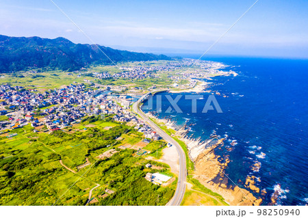 南千倉大橋と千倉海岸（千葉県南房総市千倉町） 98250940