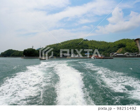 高速船から見える小佐木港 (広島県三原市) 高速船から見える小佐木港 (広島県三原市) 98251492