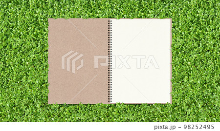 緑が鮮やかなグリーンガーデンと、スケッチブックの背景 98252495