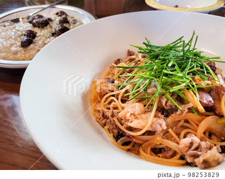 パスタ スパゲッティ 料理 98253829