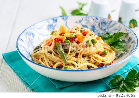 Spaghetti with vegetables. Spaghetti with vegetables. 98254668