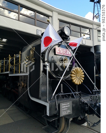 正月の蒸気機関車 98258376