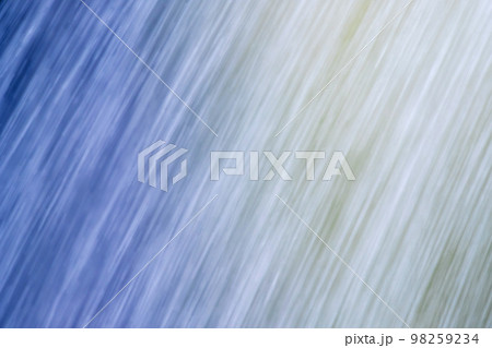 背景素材・梅雨・激しく降る雨のイメージ 98259234