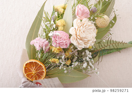 ドライフラワーのスワッグ 98259271