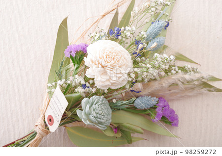 ドライフラワーのスワッグ 98259272