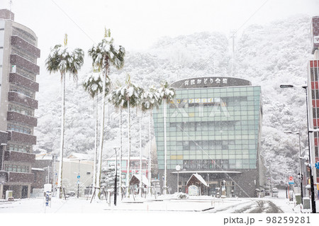 【徳島市内】大雪になった阿波おどり会館 【徳島市内】大雪になった阿波おどり会館 98259281
