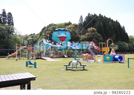 ガラッパ公園の遊具風景 98260222