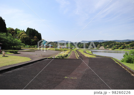 川内川とガラッパ公園ののんびりした時間 98260226