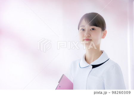 医療　看護師のポートレート 98260309