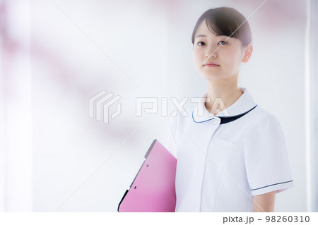 医療　看護師のポートレート 98260310