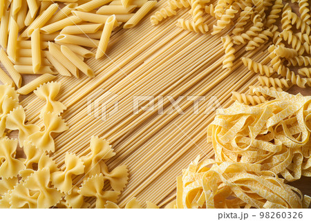 様々な種類のパスタ 98260326