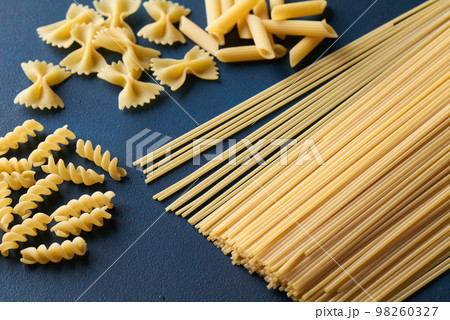 様々な種類のパスタ 98260327