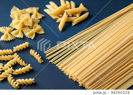 様々な種類のパスタ 様々な種類のパスタ 98260328