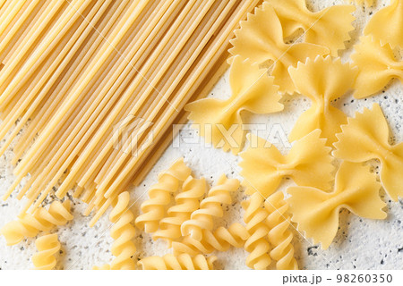 様々な種類のパスタ 様々な種類のパスタ 98260350