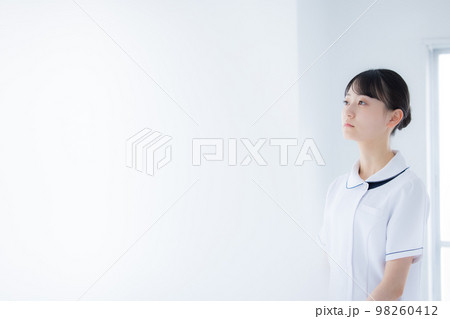 医療　看護師のポートレート 98260412