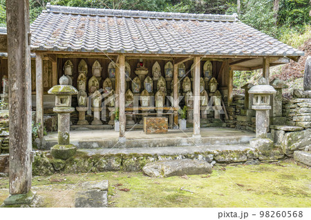 天恩寺 (岡崎市) 総門横の観音像 天恩寺 (岡崎市) 総門横の観音像 98260568