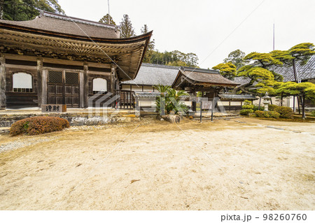 天恩寺 (岡崎市)　仏殿と山門 98260760