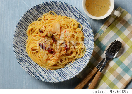 キムチのパスタ 98260897