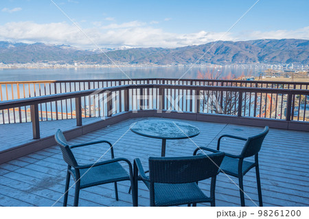 【諏訪湖SA上り】ウッドデッキより諏訪湖を望む【冬】 98261200