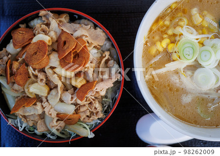 スタミナ丼と味噌ラーメン(青森県) スタミナ丼と味噌ラーメン(青森県) 98262009