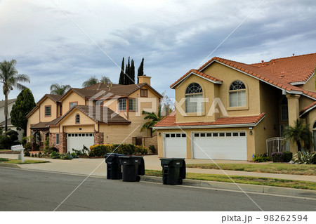 ロサンゼルス近郊の街並み カルフォルニア州レットランズ ロサンゼルス近郊の街並み カルフォルニア州レットランズ 98262594