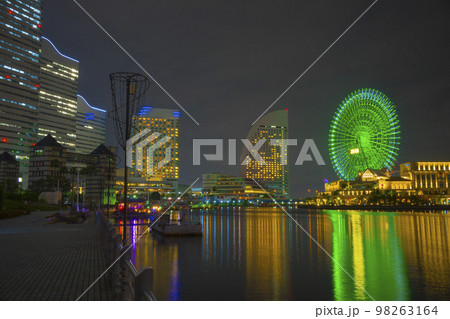 横浜みなとみらいの夜景 横浜みなとみらいの夜景 98263164