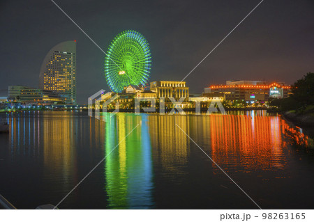 横浜みなとみらいの夜景 横浜みなとみらいの夜景 98263165