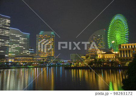 横浜みなとみらいの夜景　 98263172