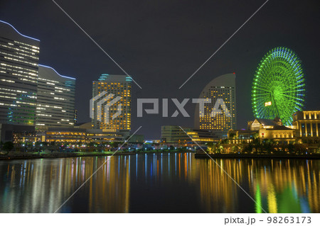 横浜みなとみらいの夜景 横浜みなとみらいの夜景 98263173