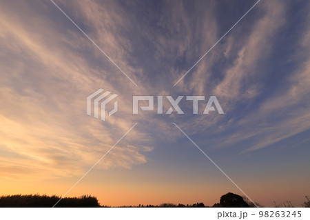 夕焼け空と夕焼け雲 夕焼け空と夕焼け雲 98263245