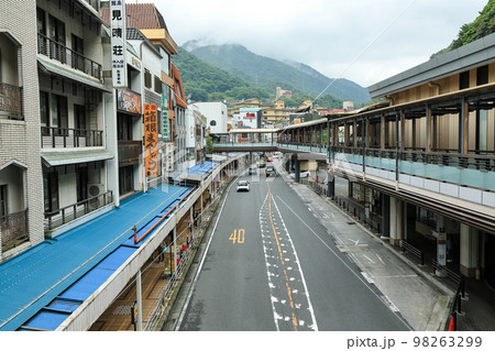 箱根湯本駅前の街並み 神奈川県箱根湯本 箱根湯本駅前の街並み 神奈川県箱根湯本 98263299