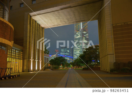 横浜みなとみらいの夜景 横浜みなとみらいの夜景 98263451