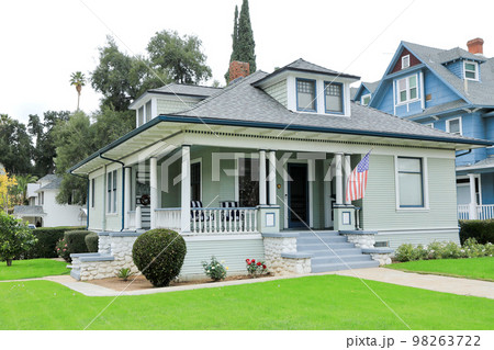 ロサンゼルス近郊のビクトリア様式の戸建て住宅 カルフォルニア州レットランズ ロサンゼルス近郊のビクトリア様式の戸建て住宅 カルフォルニア州レットランズ 98263722