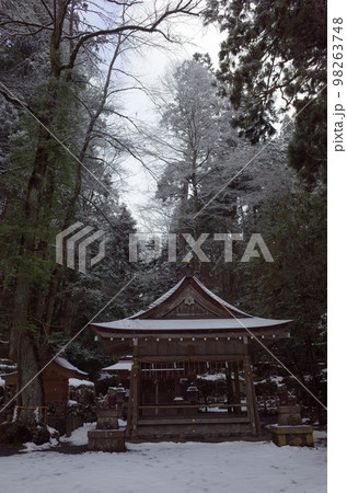 能舞台と奥宮の風景_貴船神社 能舞台と奥宮の風景_貴船神社 98263748