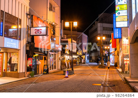 《長野県》長野駅前二線路通り・夜の飲食店街 98264864