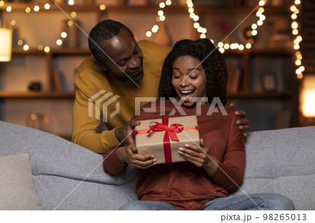 Handsome african american man greeting wife with valentine 98265013
