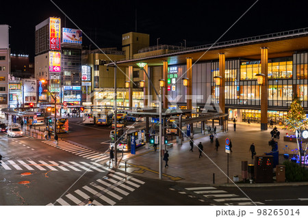 《長野県》夜の長野駅前・都市風景 《長野県》夜の長野駅前・都市風景 98265014