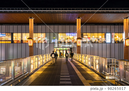 《長野県》夜の長野駅前・都市風景 98265017