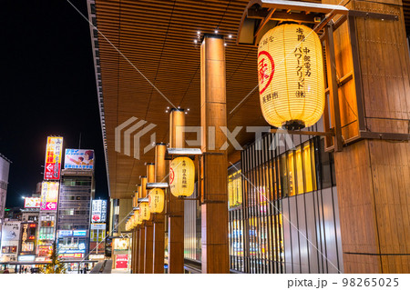 《長野県》夜の長野駅前・都市風景 98265025