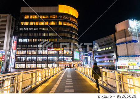 《長野県》夜の長野駅前・都市風景 98265029