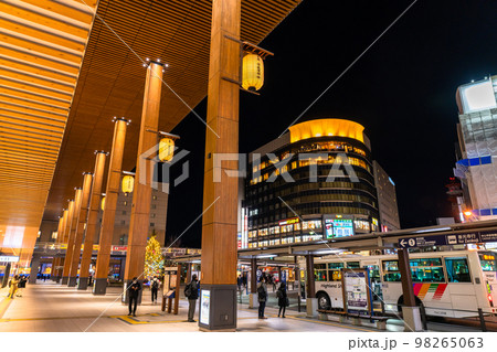 《長野県》夜の長野駅前・都市風景 98265063